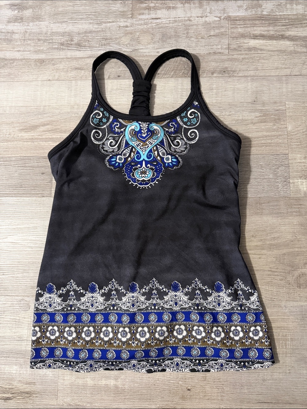 Women’s Athleta tank top with built in bra